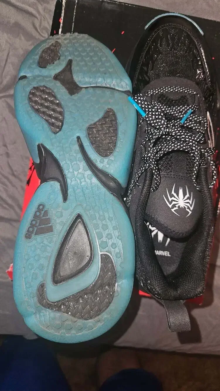 adidas marvel spider